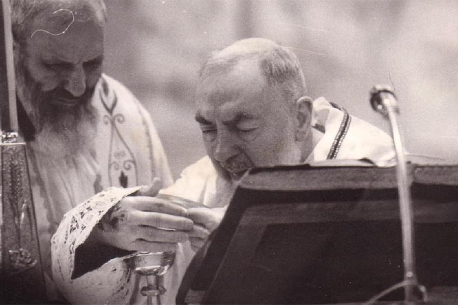 padre pio da morto continua la sua missione